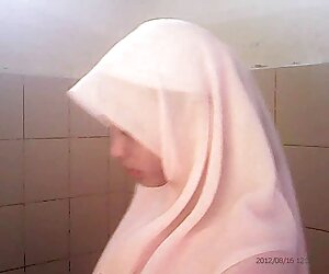 Các ốc vít tự đập ra một giả ở phía trước của phim sex dit len những con mèo