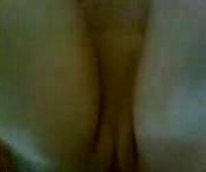 Cô gái mỉm cười với một dương clip sex vợ chồng vật, twist