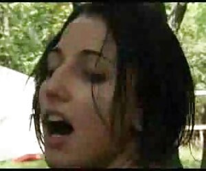 Molly ngồi trong người phim sẽ dit nhau yêu của mình, một cô gái tóc đỏ