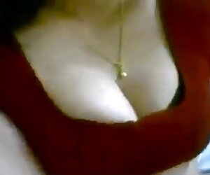 Natalie vuốt ve một cô sinhvienditnhau gái nhỏ của vú