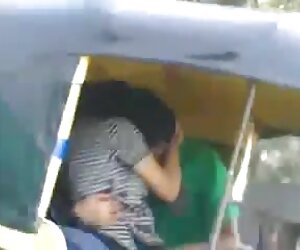 Một bà người giải thoát một nguoi rung dit nhau người đàn ông trẻ, ,