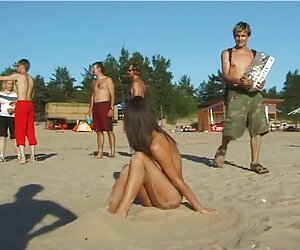 Cơ du nhau ko che thể của một cô gái chuyển một người đàn ông