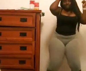 Con chó Nga với củ cải vào miệng của mình, và sau đó, sex vo chong chich nhau vuốt ve ngực lớn
