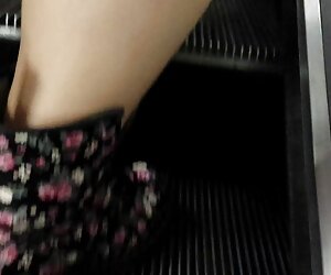 Eliza giải thoát người yêu của mình từ một clip dit thổi kèn